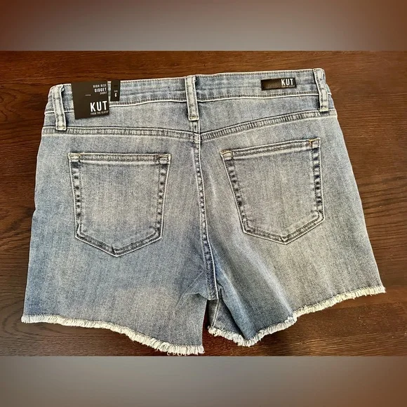 NWT KUT from the Kloth Gidget Mid Rise Fray Shorts, Size 6, Color Traveler - Picture 2 of 4